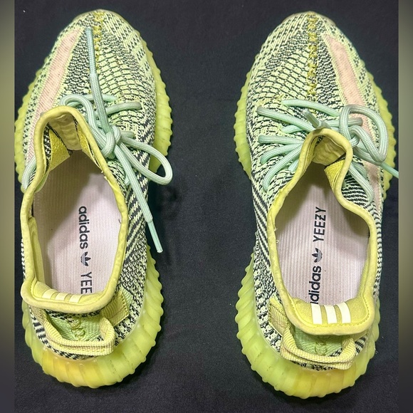 YEEZY Boost 350 - Picture 2 of 8